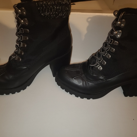 A super cute pair of Top Moda ankle boots. - Picture 6 of 9